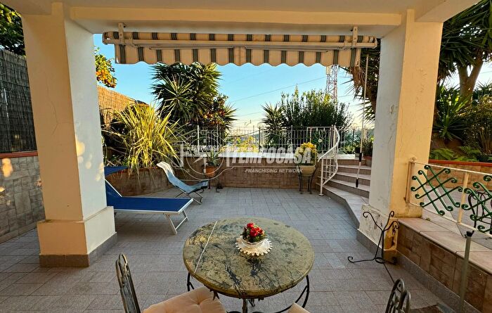 Casa quadrilocale in vendita in Contrada Pisciarelli, Pozzuoli