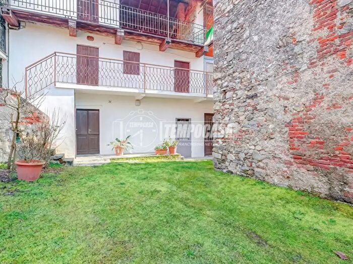 Appartamento quadrilocale in vendita in Località Villa E Giannone, Comignago