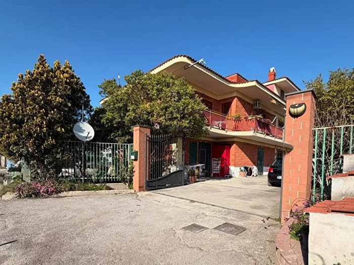 Casa con 12 locali in vendita in Traversa Lupelli, Scafati