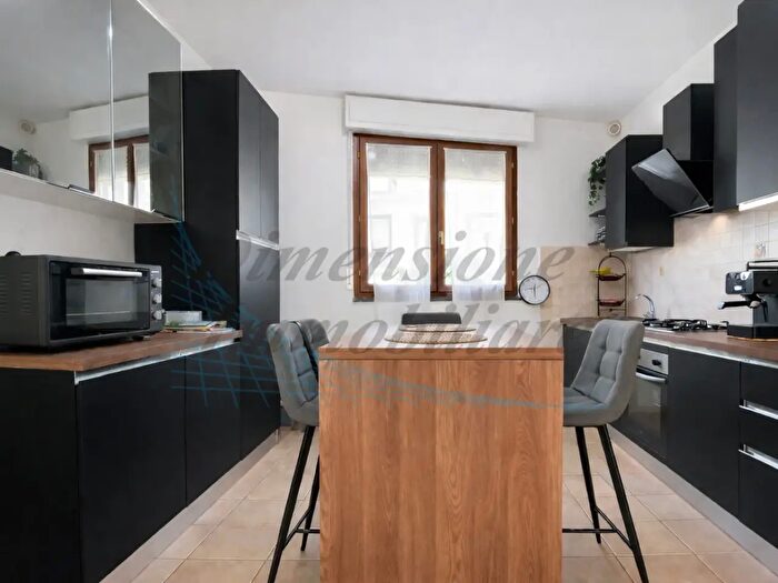 Appartamento trilocale in vendita in Vicolo Ombrone, Cecina