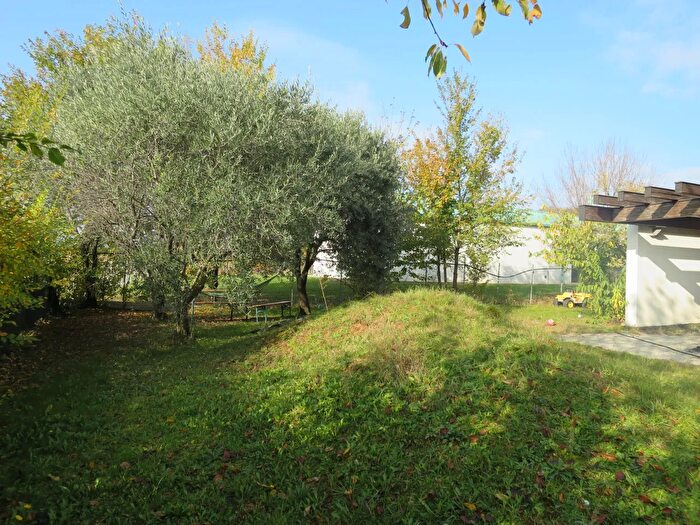 Casa con 6 locali in vendita in Montebelluna