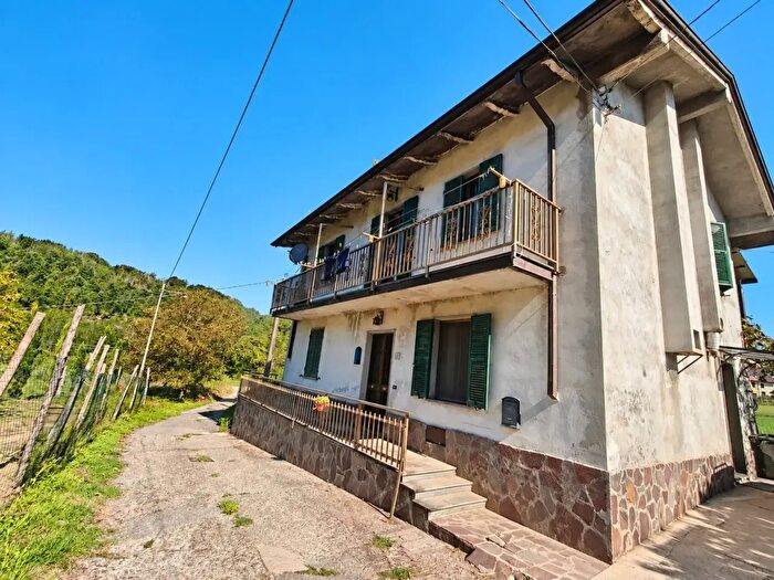 Casa con 9 locali in vendita in Aulla