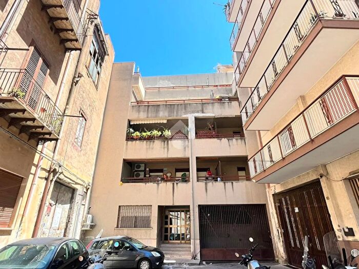 Appartamento con 5 locali in vendita in Piazzetta Michele Bertolami, Palermo