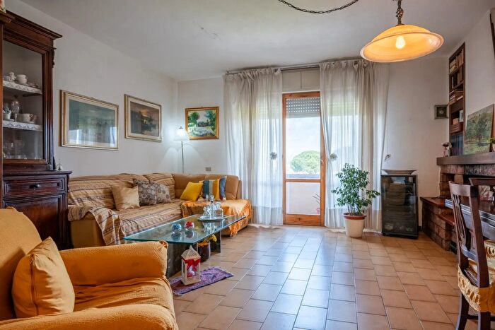 Appartamento con 6 locali in vendita in Via Duccio Galimberti Pontedera, Pontedera