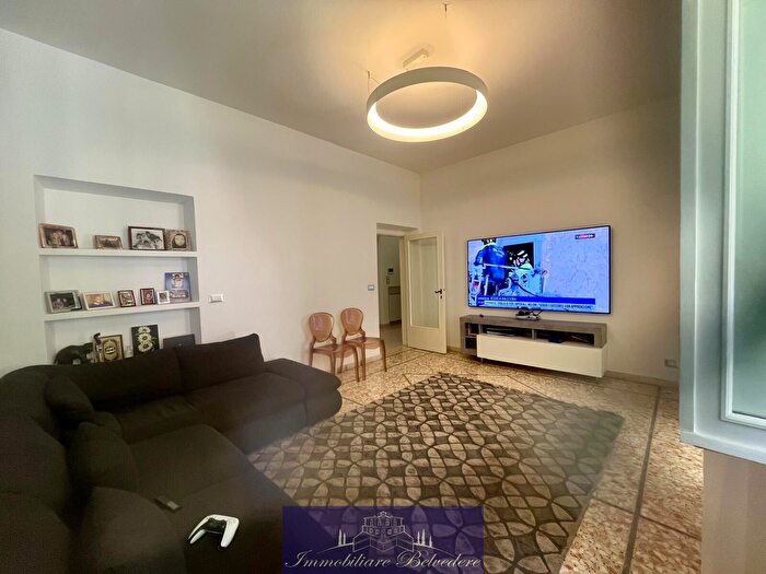 Appartamento con 5 locali in vendita in Via Trento, Firenze