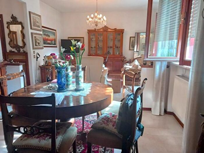 Appartamento quadrilocale in vendita in Via Angelo Quadrelli, Piacenza