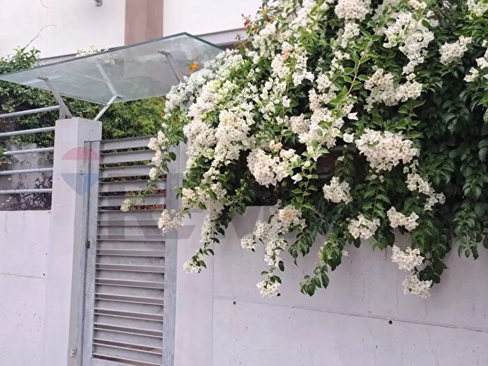 Appartamento con 7 locali in vendita in Via Alcide De Gaspari, Montesilvano