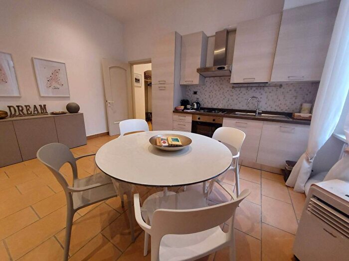 Appartamento bilocale in affitto in Via Armando Diaz, Centro Storico, Como