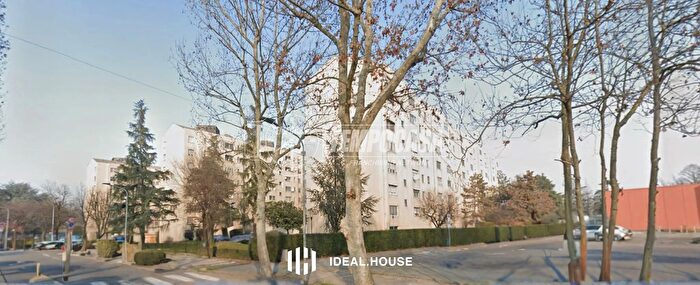 Appartamento quadrilocale in vendita in Viale Lazio, Rozzano