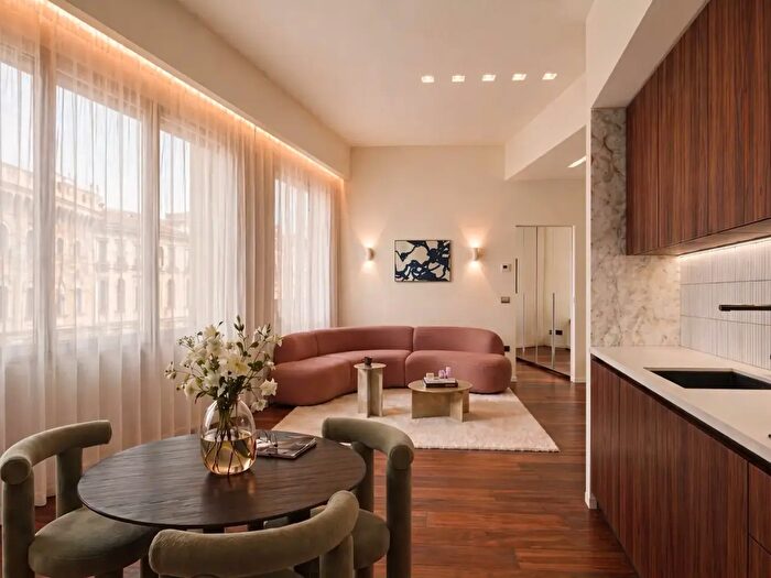 Appartamento trilocale in vendita in Via Cino del Duca, Milano