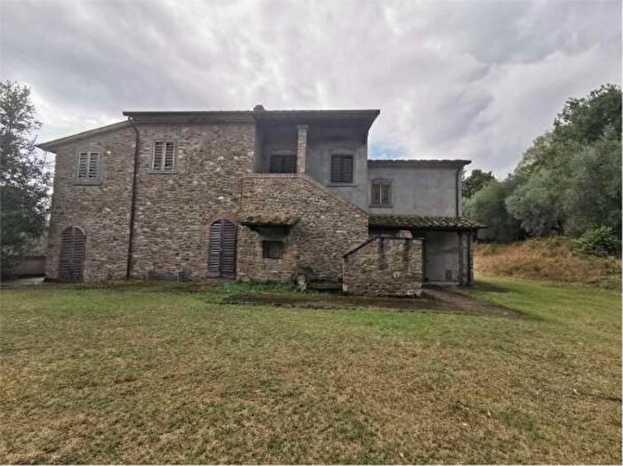 Casa con 6 locali in vendita in Arezzo