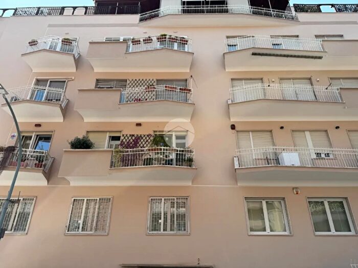 Appartamento bilocale in vendita in Via Anneo Lucano, Roma