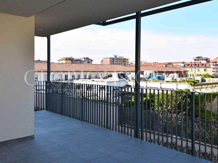 Appartamento quadrilocale in affitto in Ripa Di Porta Ticinese, Navigli Darsena, Milano