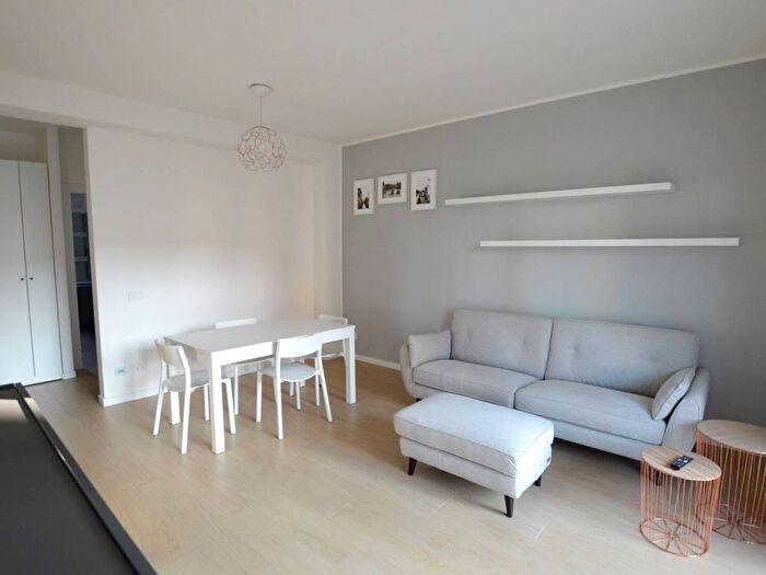 Appartamento trilocale in affitto in Via Alcuino, Sempione, Milano