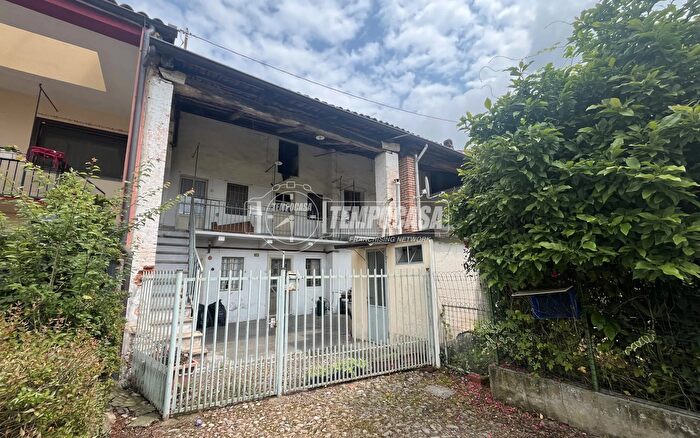 Casa con 6 locali in vendita in Via Frazione Preparetto, Castellamonte