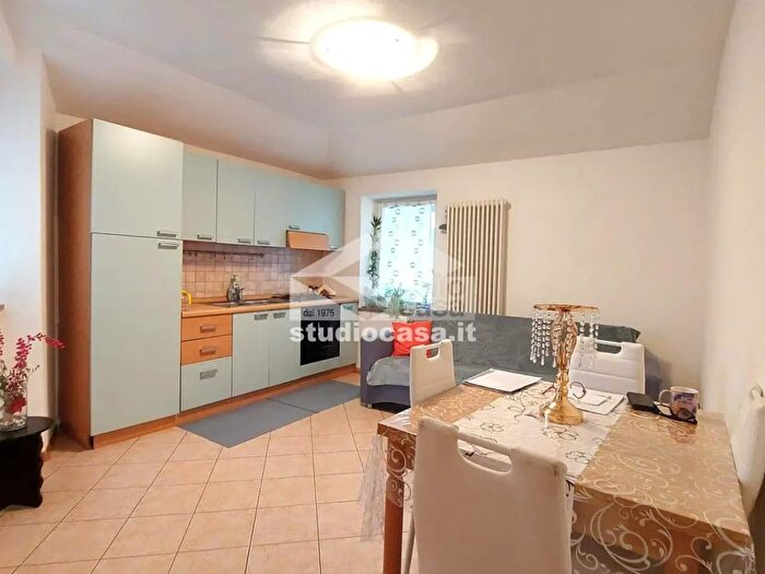 Appartamento trilocale in vendita in Via Folloni, Ala