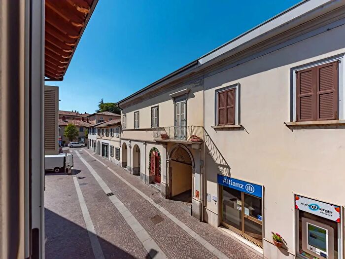 Appartamento trilocale in vendita in Piazza Angelo Borroni, Lainate