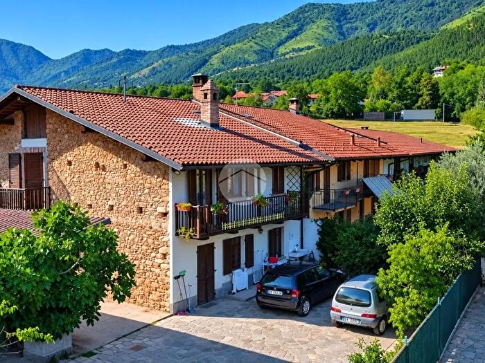 Casa con 6 locali in vendita in Via Ritano, Val Della Torre