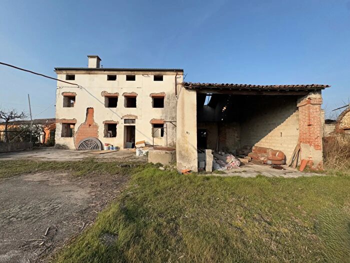 Casa quadrilocale in vendita in Via Roma, Orgiano
