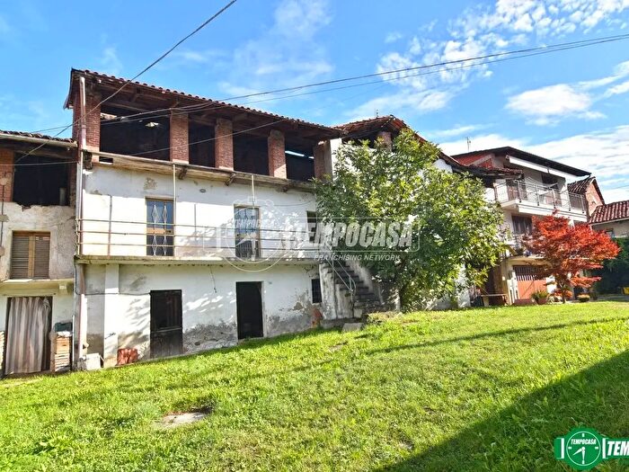 Casa quadrilocale in vendita in Strada Vallossera, Rocca Canavese