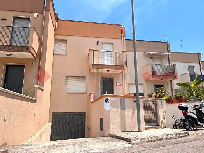 Casa con 5 locali in vendita in Piazza Comi, Maglie