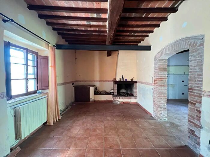 Casa con 5 locali in vendita in Collesalvetti