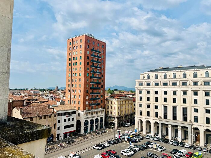 Appartamento con 8 locali in vendita in Via Risorgimento Padova, Padova