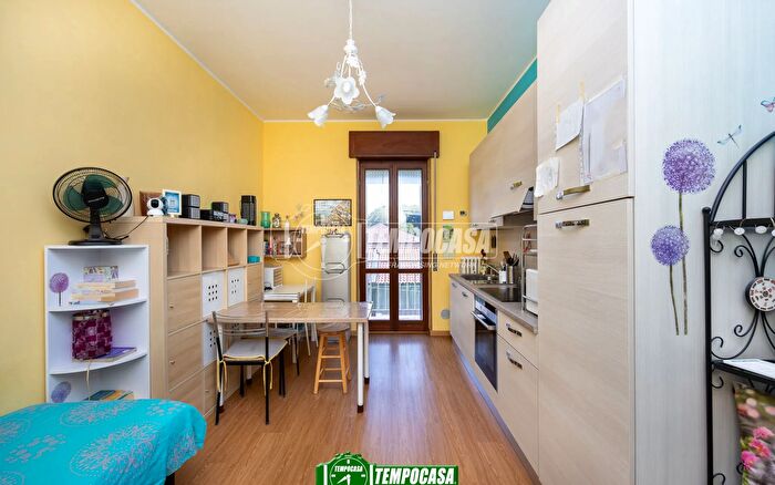 Appartamento trilocale in vendita in Via Adamello, Melzo