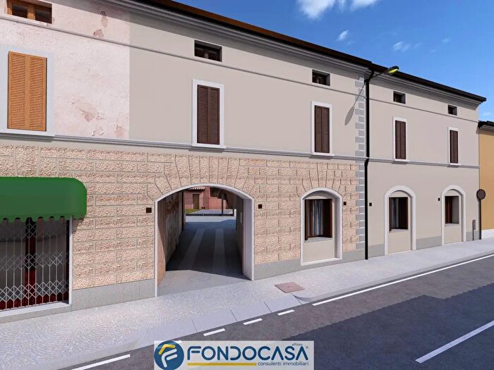Appartamento trilocale in vendita in Via Martiri della Libertà, Lograto