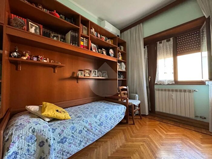 Appartamento con 6 locali in vendita in Roma