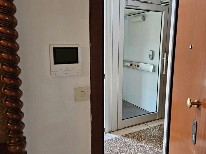 Appartamento bilocale in vendita in Via Vittorio Veneto, Macherio