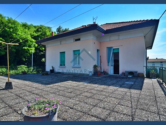 Appartamento con 5 locali in vendita in Via Cesare Battisti, Daverio