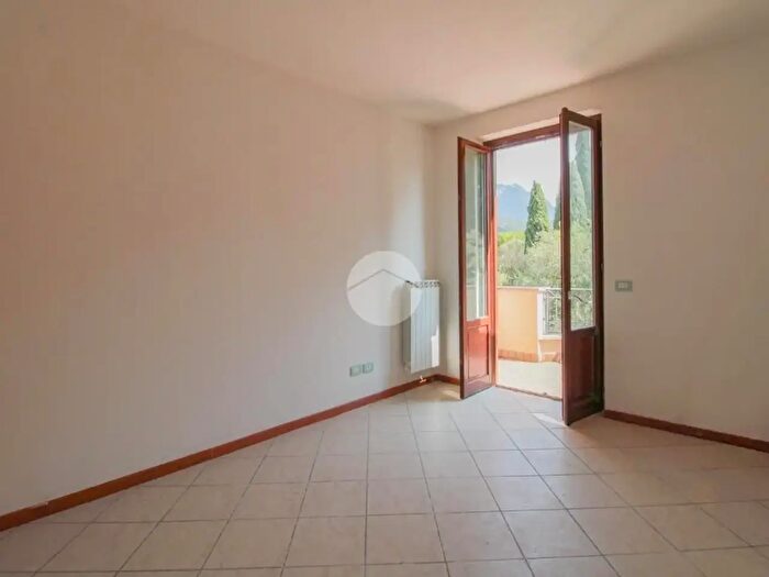 Appartamento trilocale in vendita in Via Lungolago Giuseppe Zanardelli, Toscolano Maderno