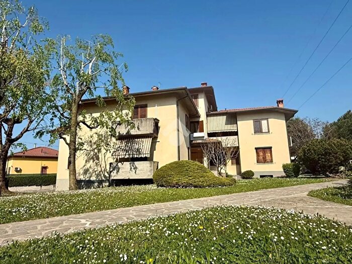 Appartamento trilocale in vendita in Via V Veneto, Presezzo