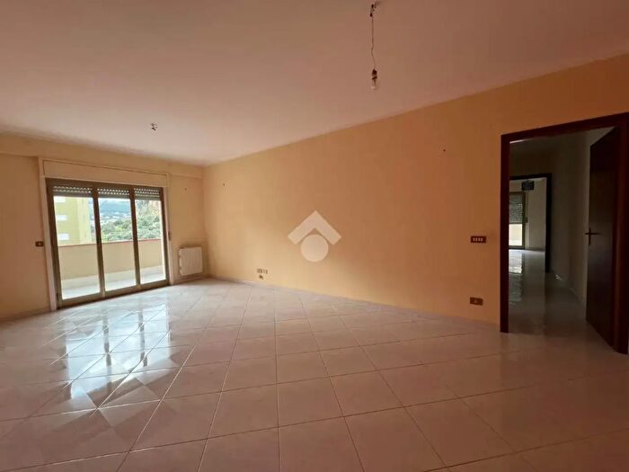 Appartamento trilocale in affitto in Via Luigi Cosenz, Palermo