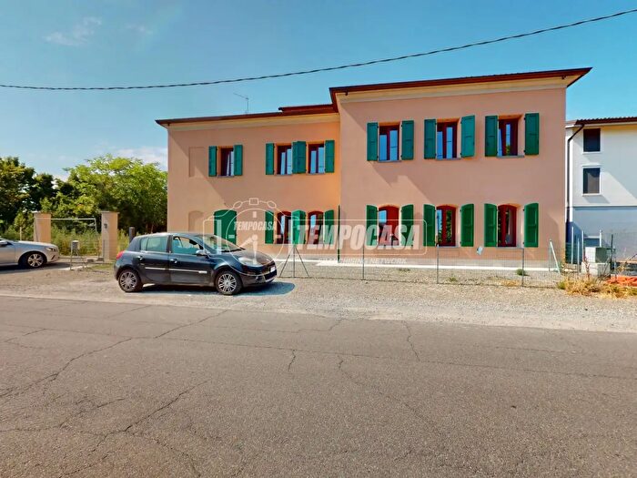 Casa con 5 locali in vendita in Novi Di Modena