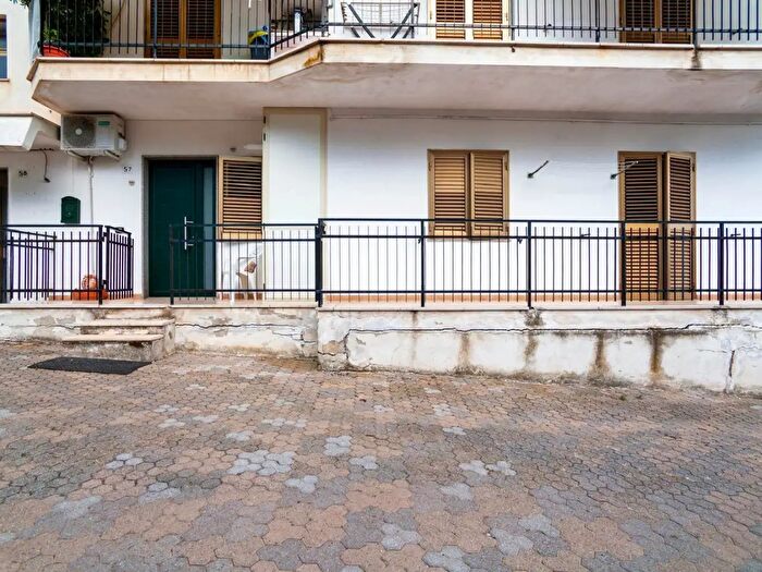 Appartamento trilocale in vendita in Roseto Capo Spulico