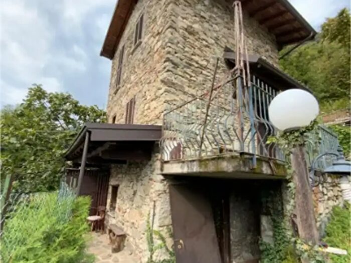 Casa bilocale in vendita in Via Burano, Montemezzo