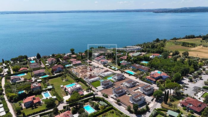 Casa quadrilocale in vendita in Via San Sivino, Moniga Del Garda