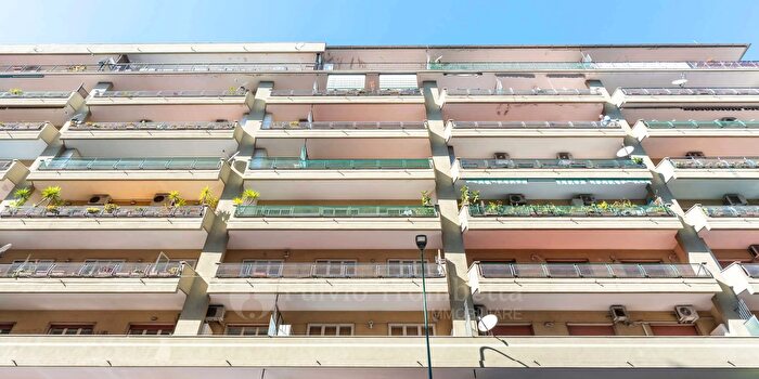 Appartamento con 8 locali in vendita in Via Cilea, Napoli
