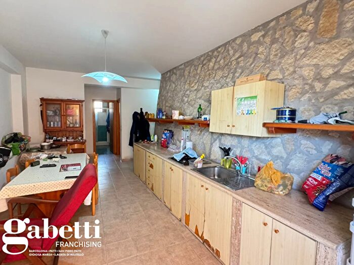 Appartamento trilocale in vendita in Patti Marina, Patti