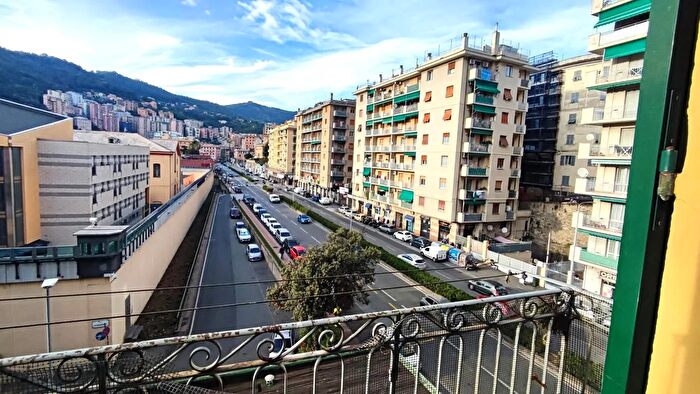 Appartamento quadrilocale in vendita in Corso De Stefanis, Genova