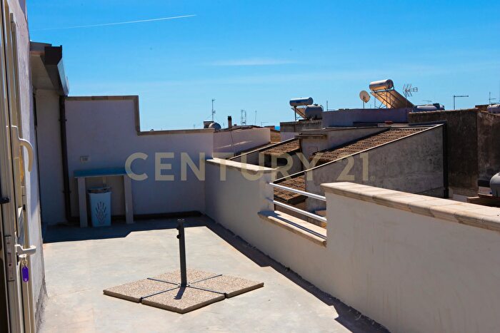 Casa con 8 locali in vendita in Via Neghelli, Avola