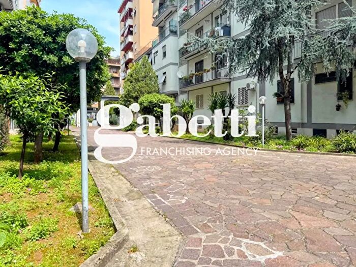 Appartamento trilocale in vendita in Via Alatri, Roma