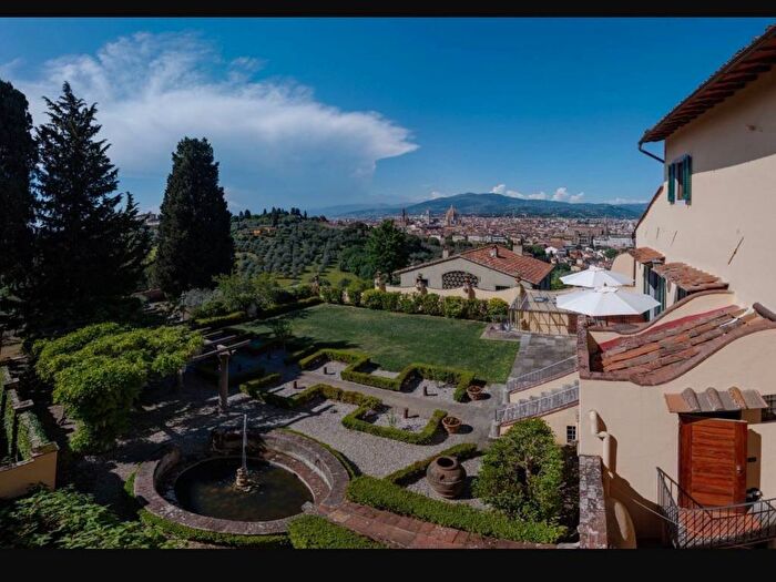 Casa con 6 locali in affitto in Michelangelo Poggio Imperiale, Firenze
