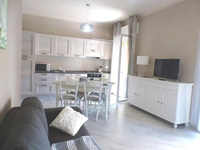 Appartamento trilocale in affitto in Via Ville Nuove, Centro, Diano Marina