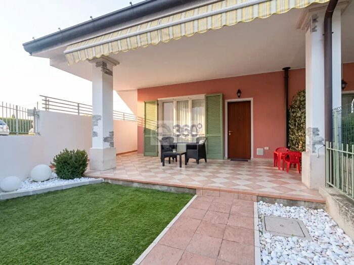 Appartamento trilocale in vendita in Via Milano, Rovato