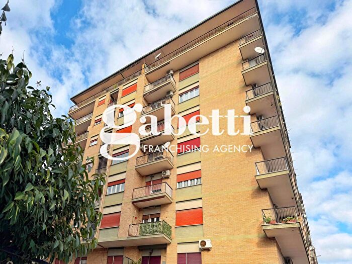 Appartamento trilocale in vendita in Viale della Serenissima, Roma