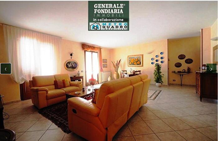 Casa con 6 locali in vendita in Via Giuseppe Garibaldi, Bolano