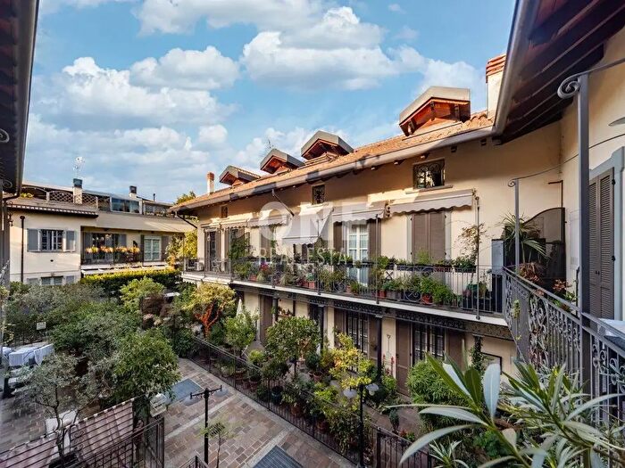 Appartamento con 5 locali in vendita in Via Donizetti, Monza